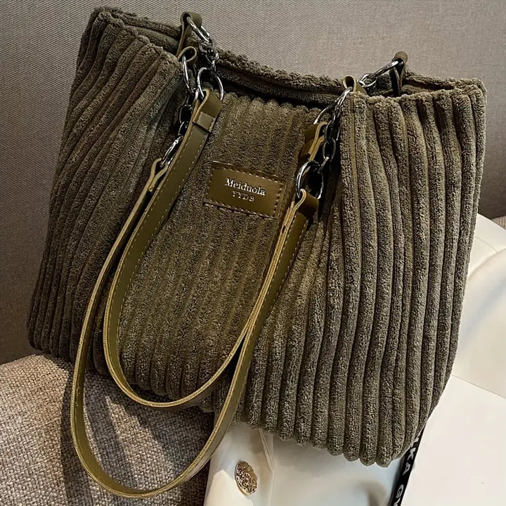 Karen Moree | Soft Ribbed Bag With Metal Chain