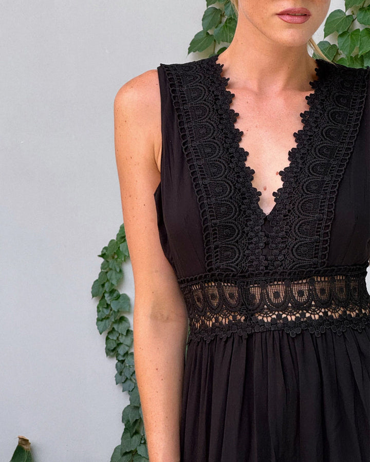 Karen Moree | Elegant Lace Dress With V-Neck