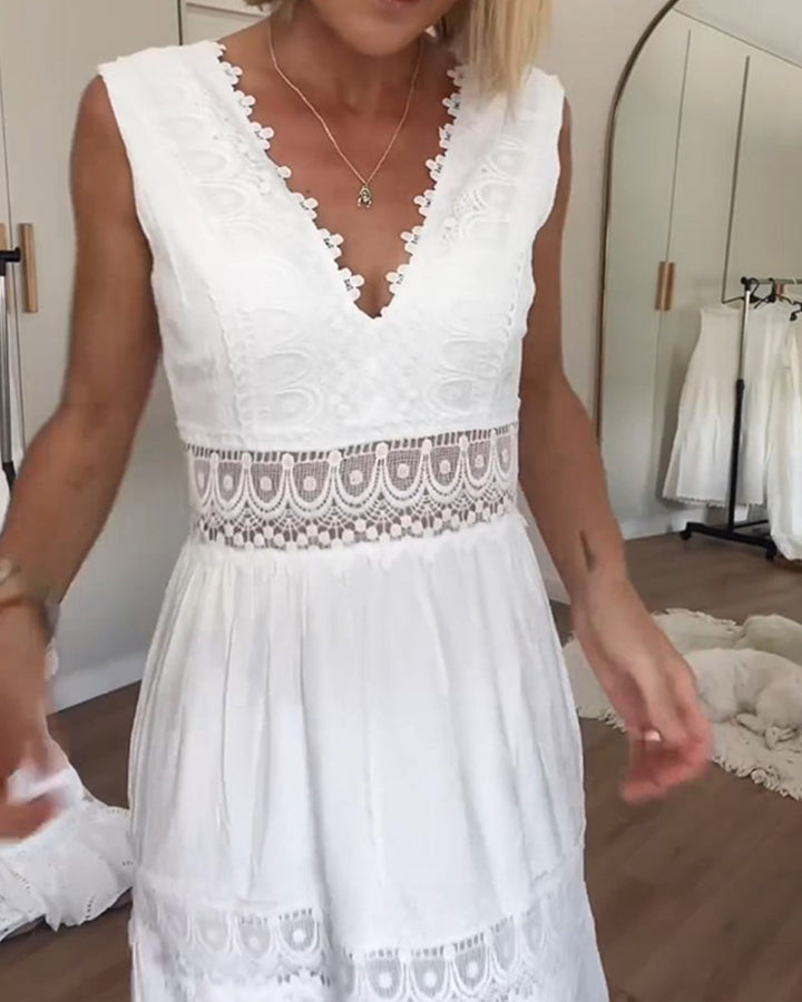 Karen Moree | Elegant Lace Dress With V-Neck