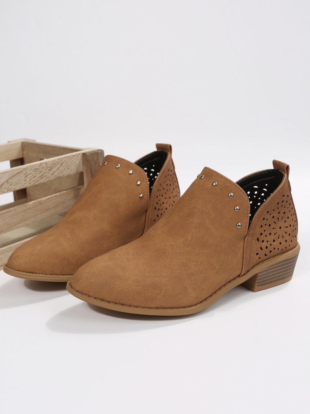 Karen Moree | Low Cut Perforated Ankle Boot