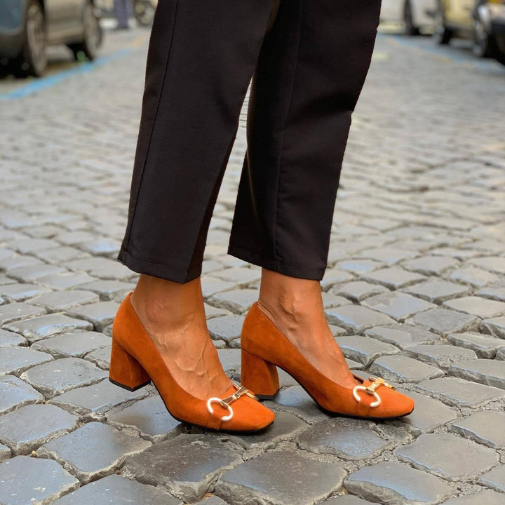 Karen Moree | Elegant Pumps With Gold Detail
