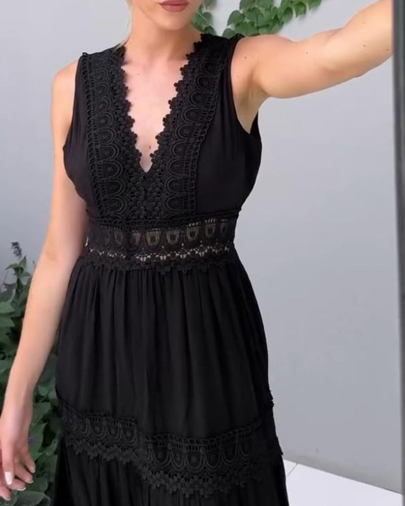 Karen Moree | Elegant Lace Dress With V-Neck