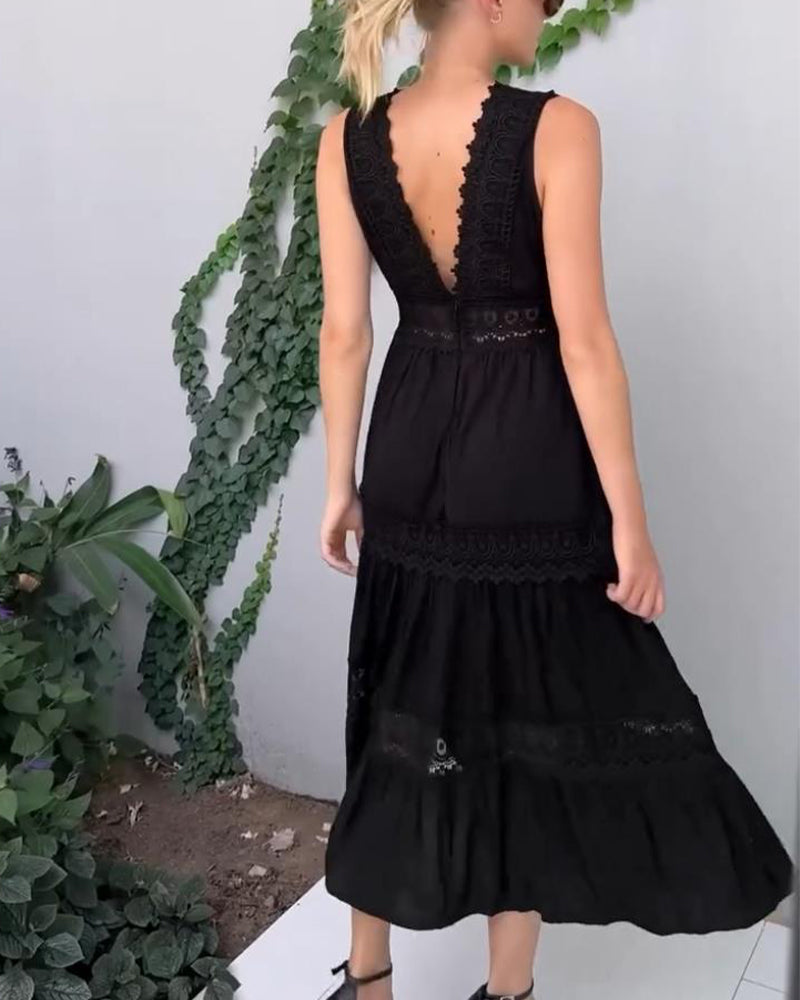 Karen Moree | Elegant Lace Dress With V-Neck